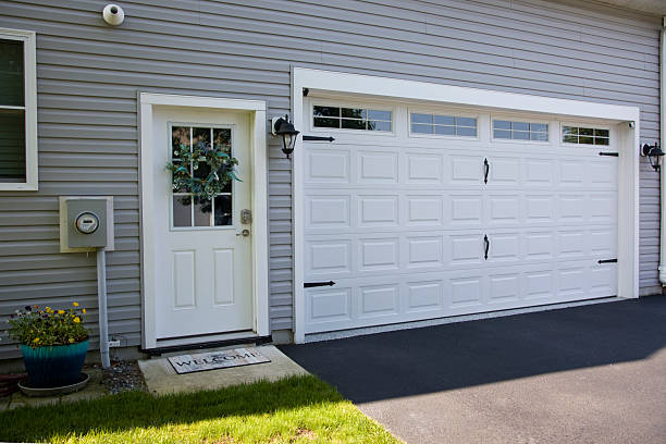24/7 Emergency Garage Door Panel Replacement experts in Unicoi, TN